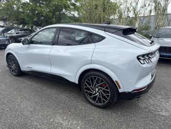 Photo 25 du bon plan FORD Mustang Mach-E Extended Range 99kWh 487ch GT AWD occasion à 49990 €