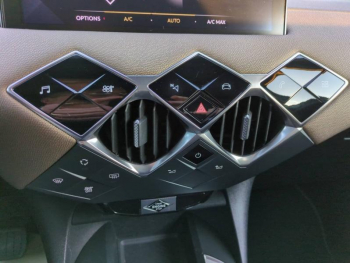 Photo 10 du bon plan DS DS 3 Crossback PureTech 130ch So Chic Automatique occasion à 14500 €