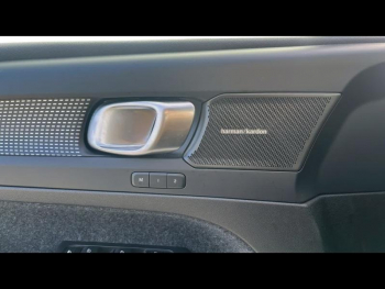 Photo 18 du bon plan VOLVO XC40 B3 163ch Ultra DCT 7 occasion à 39900 €