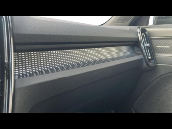 Photo 20 du bon plan VOLVO XC40 B3 163ch Ultra DCT 7 occasion à 39900 €