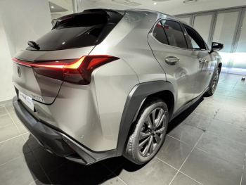 Photo 2 du bon plan LEXUS UX 300h F SPORT Design 2WD occasion à 31900 €