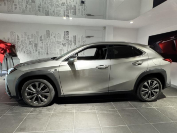 Photo 3 du bon plan LEXUS UX 300h F SPORT Design 2WD occasion à 31900 €