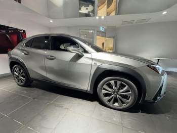 Photo 5 du bon plan LEXUS UX 300h F SPORT Design 2WD occasion à 31900 €