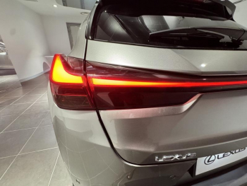 Photo 10 du bon plan LEXUS UX 300h F SPORT Design 2WD occasion à 31900 €