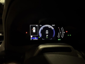 Photo 16 du bon plan LEXUS UX 300h F SPORT Design 2WD occasion à 31900 €