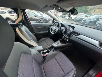 Photo 10 du bon plan RENAULT Captur 1.6 E-Tech hybride rechargeable 160ch Intens -21 occasion à 17990 €