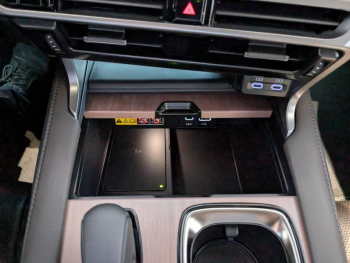 Photo 11 du bon plan LEXUS RX 450h+ Executive 4WD MY25 occasion à 83900 €