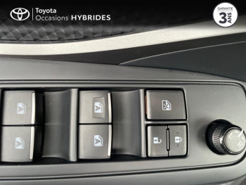 Photo 23 du bon plan TOYOTA C-HR 122h Dynamic 2WD E-CVT  MC19 occasion à 17990 €