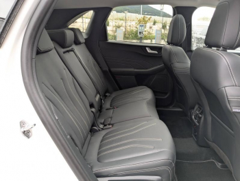 Photo 24 du bon plan FORD Kuga 2.5 Duratec 225ch PHEV Vignale BVA occasion à 30900 €