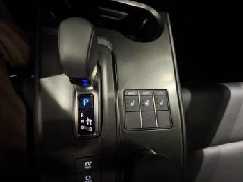 Photo 19 du bon plan LEXUS UX 300h F SPORT Design 2WD occasion à 31900 €