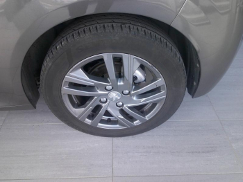 Photo 21 du bon plan PEUGEOT 208 1.2 PureTech 100ch S&S STYLE occasion à 12900 €