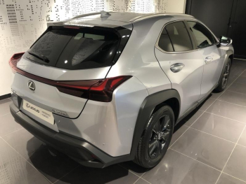Photo 4 du bon plan LEXUS UX 250h Luxe 2WD Pack Technologie occasion à 33900 €