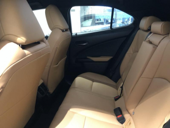 Photo 11 du bon plan LEXUS UX 250h Luxe 2WD Pack Technologie occasion à 33900 €