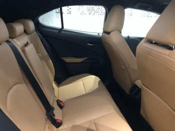 Photo 13 du bon plan LEXUS UX 250h Luxe 2WD Pack Technologie occasion à 33900 €