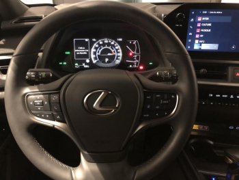 Photo 15 du bon plan LEXUS UX 250h Luxe 2WD Pack Technologie occasion à 33900 €