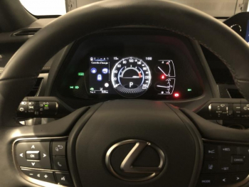 Photo 16 du bon plan LEXUS UX 250h Luxe 2WD Pack Technologie occasion à 33900 €