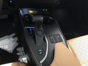 Photo 18 du bon plan LEXUS UX 250h Luxe 2WD Pack Technologie occasion à 33900 €