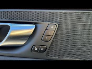 Photo 15 du bon plan VOLVO XC60 T6 AWD 253 + 145ch  Plus Style Dark Geartronic occasion à 51700 €