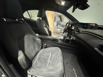 Photo 11 du bon plan LEXUS UX 250h 2WD Pack Business MY20 occasion à 21990 €