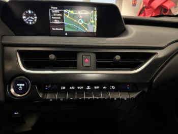Photo 13 du bon plan LEXUS UX 250h 2WD Pack Business MY20 occasion à 21990 €