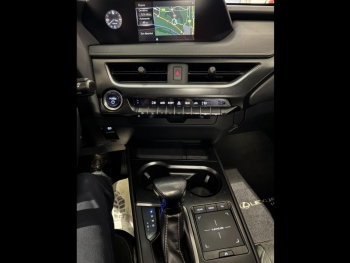 Photo 15 du bon plan LEXUS UX 250h 2WD Pack Business MY20 occasion à 21990 €