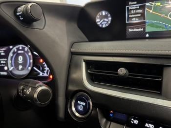 Photo 17 du bon plan LEXUS UX 250h 2WD Pack Business MY20 occasion à 21990 €