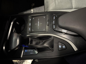 Photo 18 du bon plan LEXUS UX 250h 2WD Pack Business MY20 occasion à 21990 €