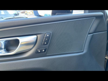 Photo 11 du bon plan VOLVO XC60 B4 AdBlue 197ch Plus Style Chrome Geartronic occasion à 36900 €