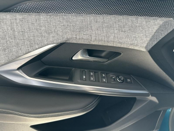 Photo 21 du bon plan PEUGEOT 3008 1.2 Hybrid 136ch GT e-DCS6 occasion à 31980 €