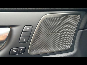 Photo 25 du bon plan VOLVO XC60 T6 Hybride Rechargeable 253 + 145ch Black Edition Geartronic 8 AWD occasion à 71890 €