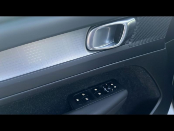 Photo 13 du bon plan VOLVO XC40 D3 AdBlue 150ch Business Geartronic 8 occasion à 24900 €