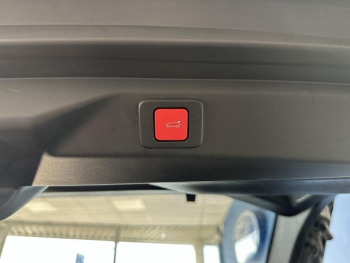 Photo 12 du bon plan PEUGEOT 3008 1.2 Hybrid 136ch GT e-DCS6 occasion à 31980 €