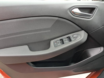 Photo 6 du bon plan RENAULT Clio 1.6 E-Tech 145ch full hybrid esprit Alpine - 24 occasion à 19900 €