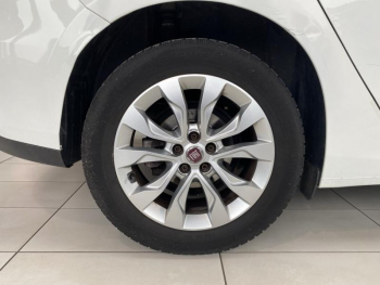 Photo 5 du bon plan FIAT Tipo 1.4 95ch Pop 5p occasion à 9490 €