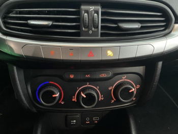 Photo 14 du bon plan FIAT Tipo 1.4 95ch Pop 5p occasion à 9490 €