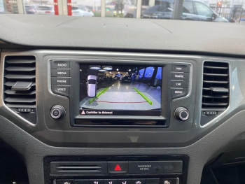 Photo 16 du bon plan VOLKSWAGEN Golf Sportsvan 1.4 TSI 125ch BlueMotion Technology Confortline DSG7 occasion à 18990 €