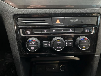 Photo 17 du bon plan VOLKSWAGEN Golf Sportsvan 1.4 TSI 125ch BlueMotion Technology Confortline DSG7 occasion à 18990 €