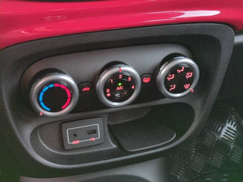 Photo 20 du bon plan FIAT 500L 1.4 16v 95ch Popstar occasion à 6500 €