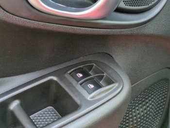 Photo 21 du bon plan FIAT 500L 1.4 16v 95ch Popstar occasion à 6500 €