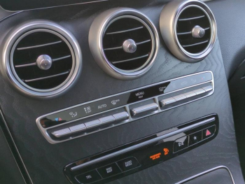 Photo 25 du bon plan MERCEDES-BENZ GLC 300 de 194+122ch AMG Line 4Matic 9G-Tronic occasion à 30900 €