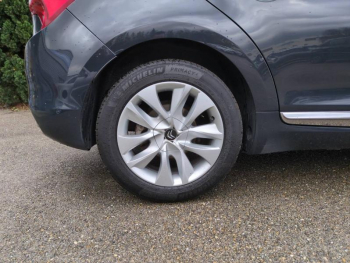 Photo 15 du bon plan CITROEN DS5 1.6 BlueHDi120 Be Chic S&S occasion à 7990 €