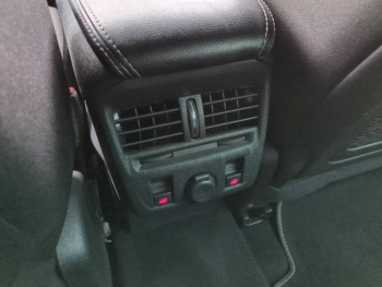 Photo 21 du bon plan CITROEN DS5 1.6 BlueHDi120 Be Chic S&S occasion à 7990 €