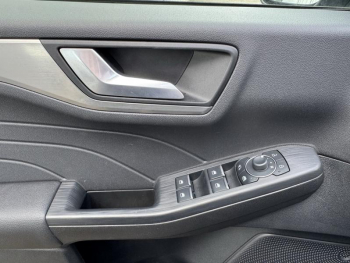 Photo 15 du bon plan FORD Kuga 2.5 Duratec 190ch FHEV E85 Titanium BVA occasion à 24900 €