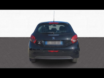 Photo 6 du bon plan PEUGEOT 208 1.2 PureTech 82ch Allure 5p occasion à 6990 €