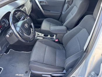 Photo 8 du bon plan TOYOTA Auris HSD 136h Feel! occasion à 13500 €