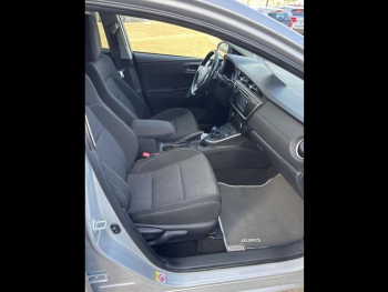 Photo 9 du bon plan TOYOTA Auris HSD 136h Feel! occasion à 13500 €