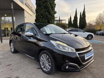 Photo 2 du bon plan PEUGEOT 208 1.2 PureTech 82ch Allure 5p occasion à 7600 €