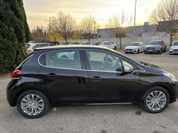 Photo 5 du bon plan PEUGEOT 208 1.2 PureTech 82ch Allure 5p occasion à 7600 €