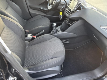 Photo 8 du bon plan PEUGEOT 208 1.2 PureTech 82ch Allure 5p occasion à 7600 €