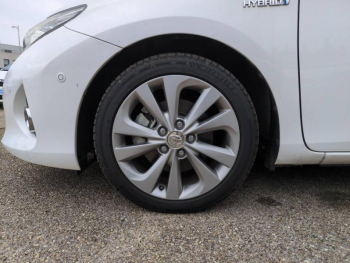 Photo 5 du bon plan TOYOTA Auris HSD 136h Millenium 17 5p occasion à 8990 €